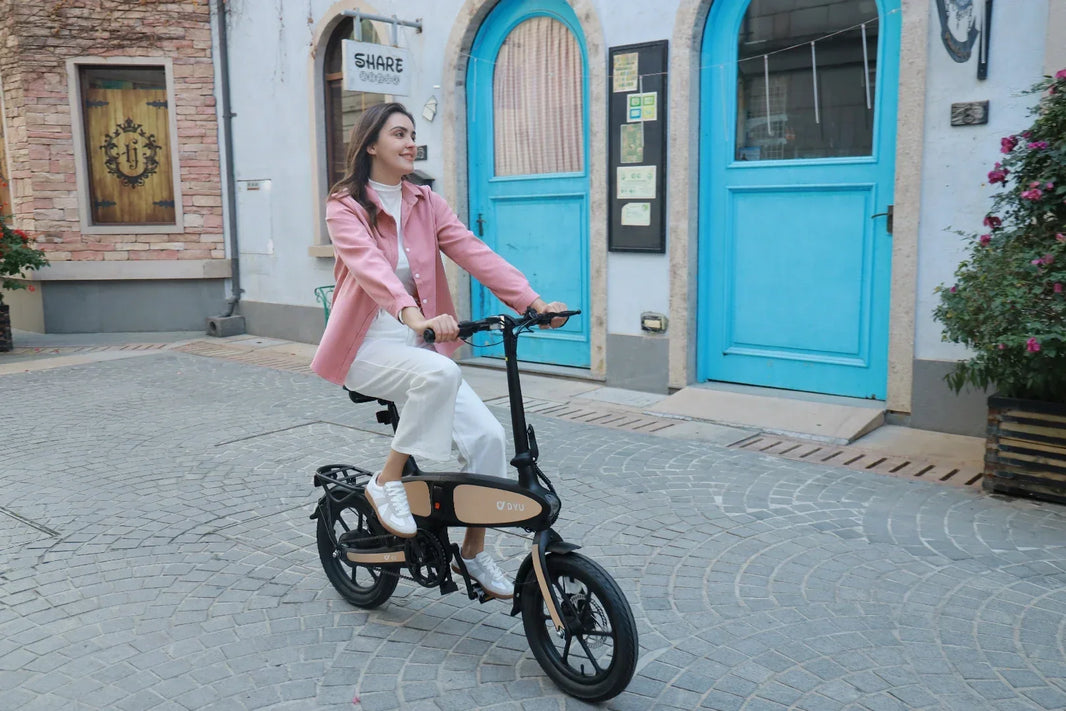DYU C2 16 inch folding e-bike on a wet European errand route